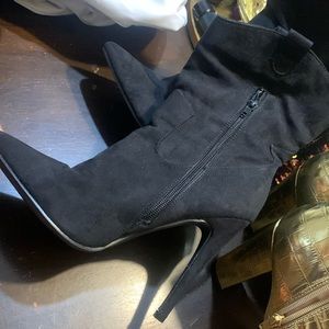 Shoe Dazzle black boots